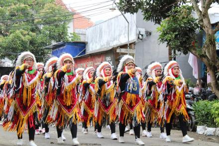  Lomba Gerak Jalan Antar RT/Instansi/Komunitas Memperingati HUT RI ke-77